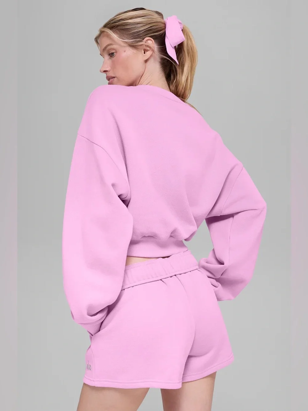 ALO YOGA | ✨NEW✨ Cropped Accolade Crewneck in Candy Heart Pink